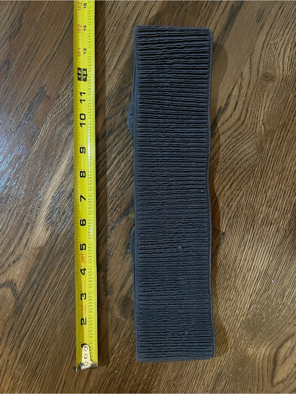 Elastic Women's Waist Belt with Green Leaf Accent. XS.